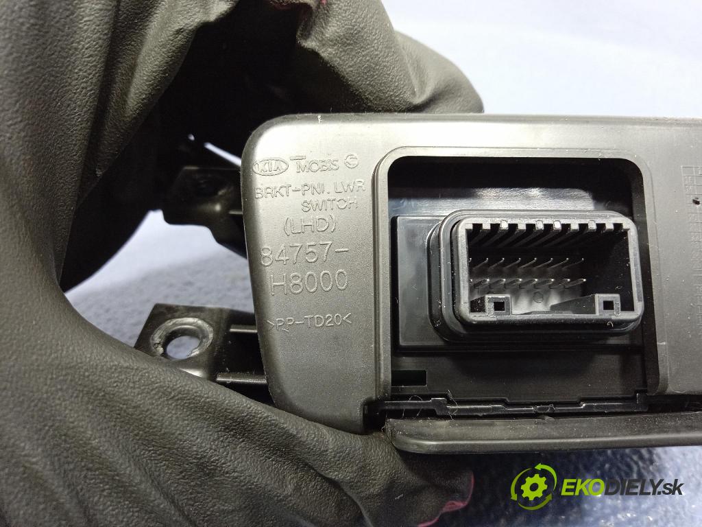 Kia Stonic 2024 prepínač svetiel 84757-H8000