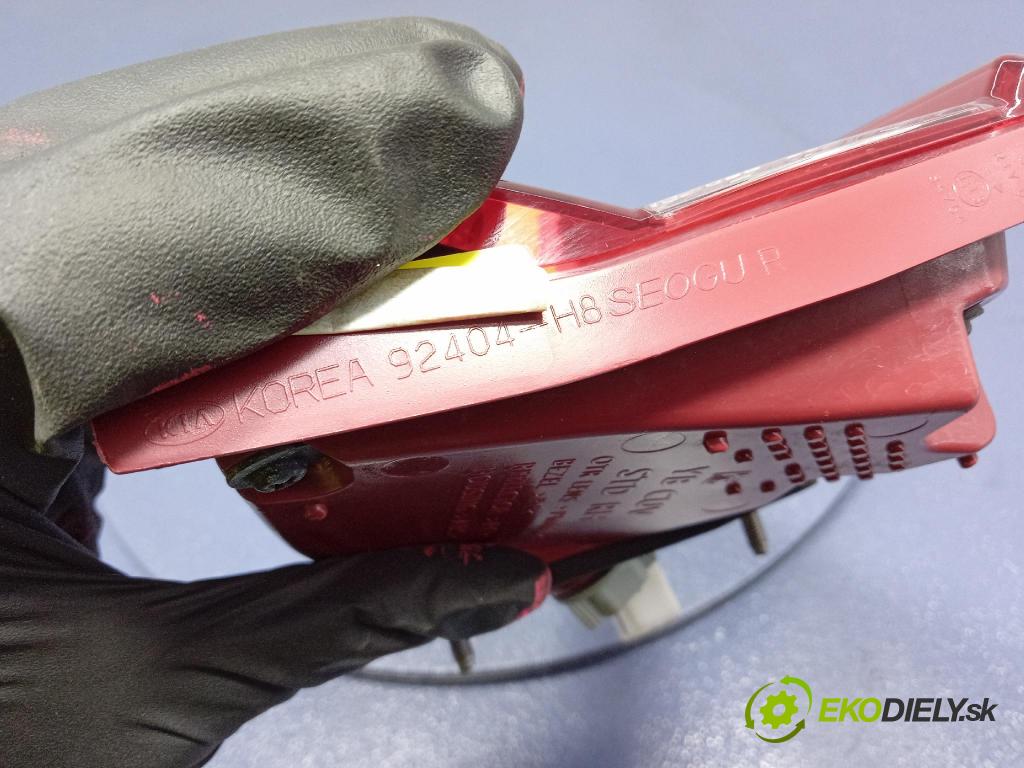 Kia Stonic 2024 svetlo / reflektor zad Prava: Vnútri: 92404-H8