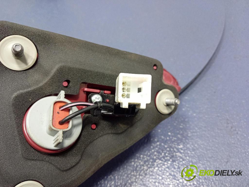 Kia Stonic 2024 svetlo / reflektor zad Prava: Vnútri: 92404-H8