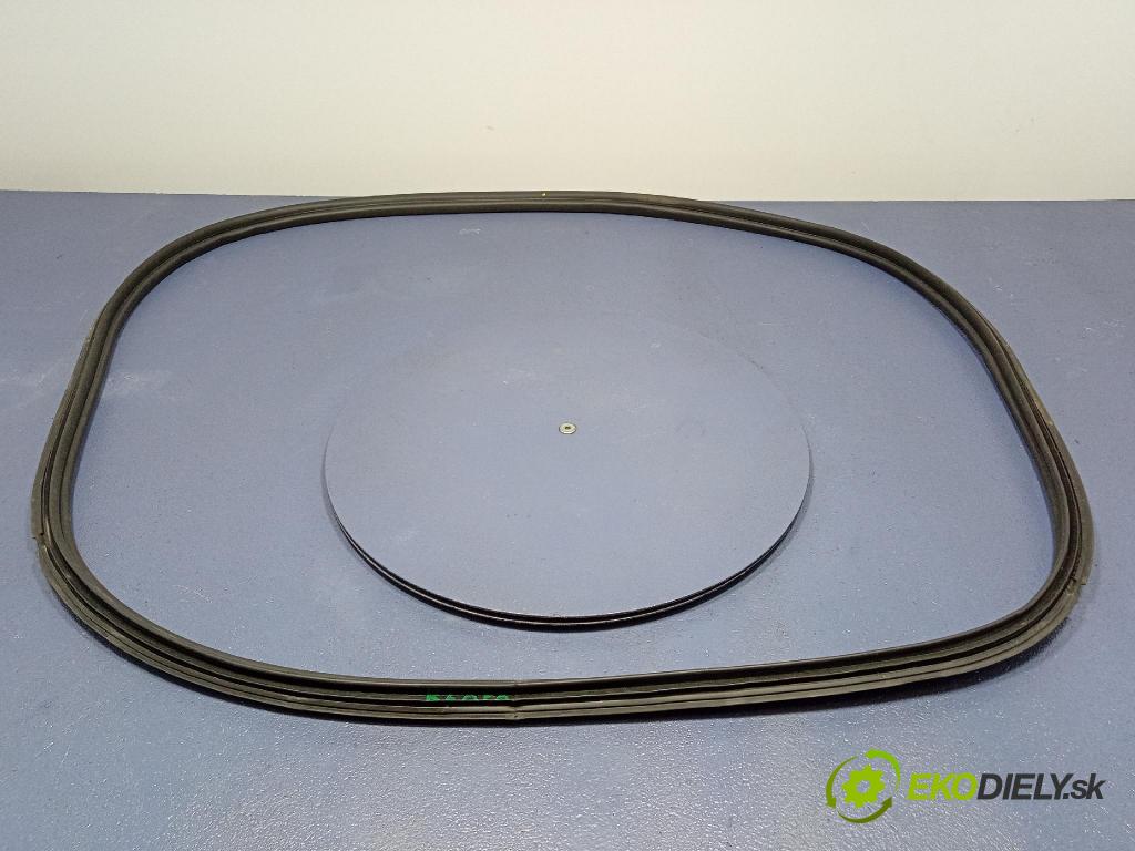 Kia Stonic 2024 Těsnění: Kryty: kufra: