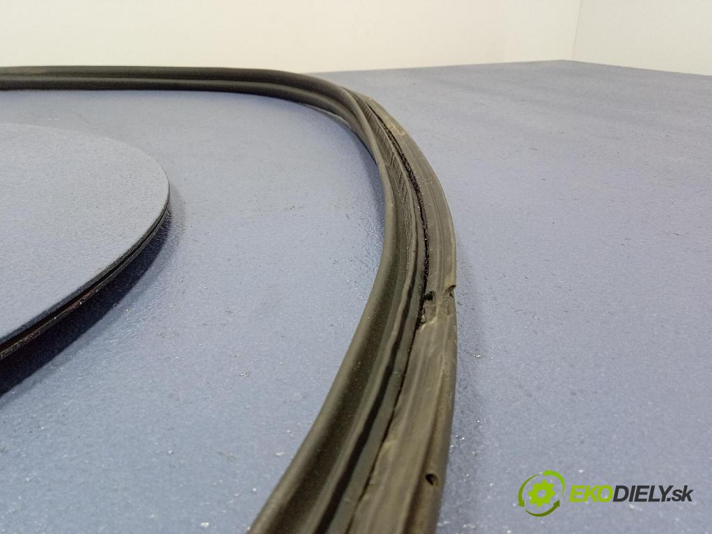 Kia Stonic 2024 Těsnění: Kryty: kufra: