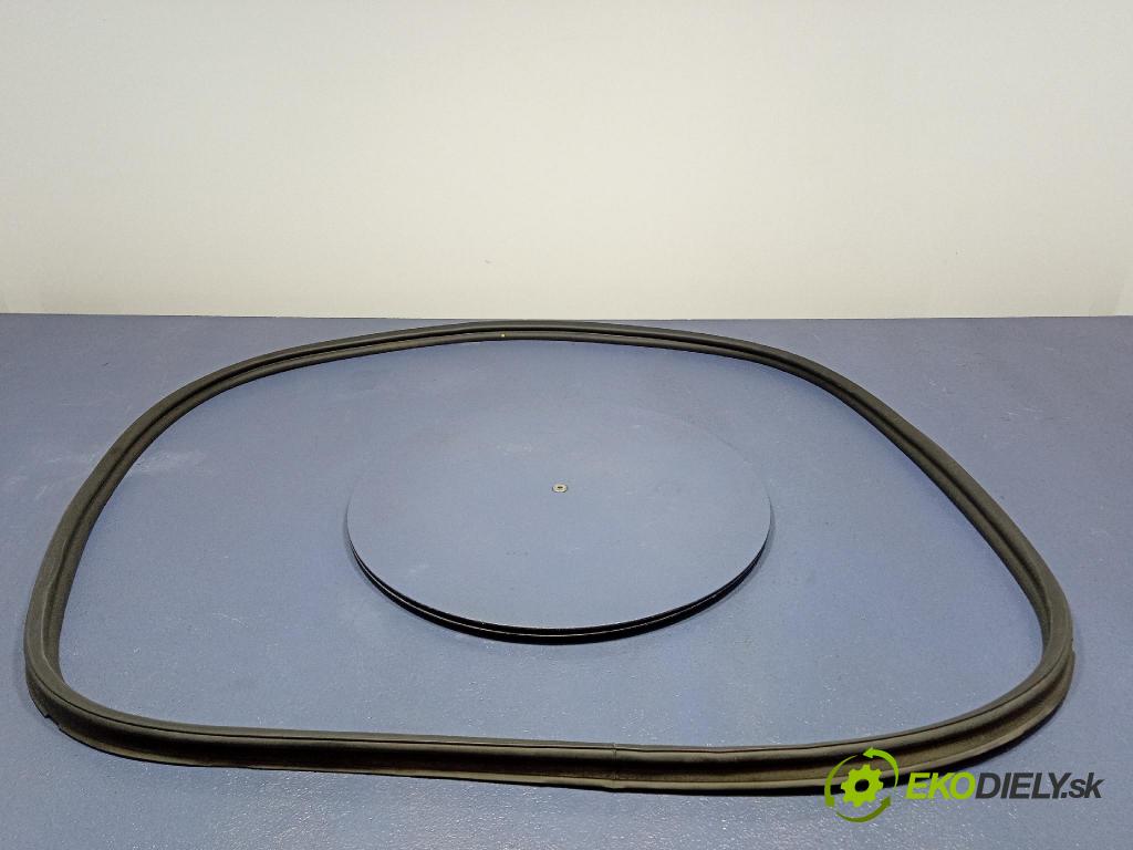 Kia Stonic 2024 Těsnění: Kryty: kufra: