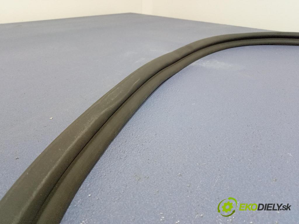 Kia Stonic 2024 Těsnění: Kryty: kufra: