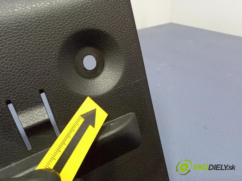 Kia Stonic 2024 kryt Plast: Interiéry: 85771-H8410