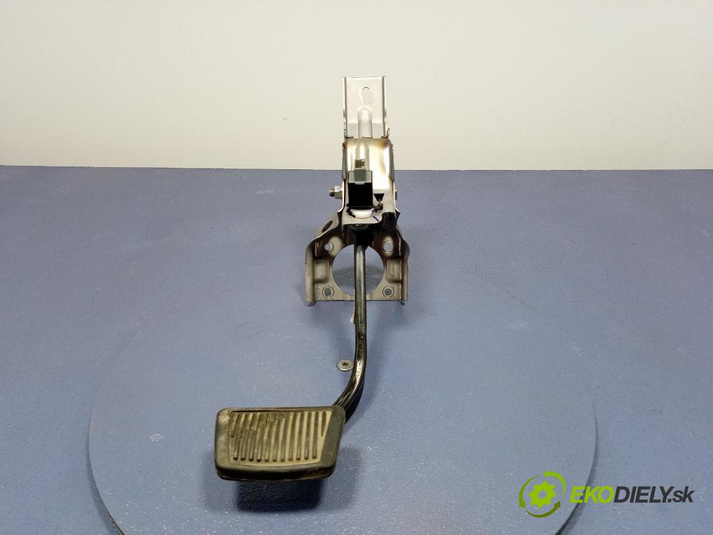 Kia Stonic 2024 pedále