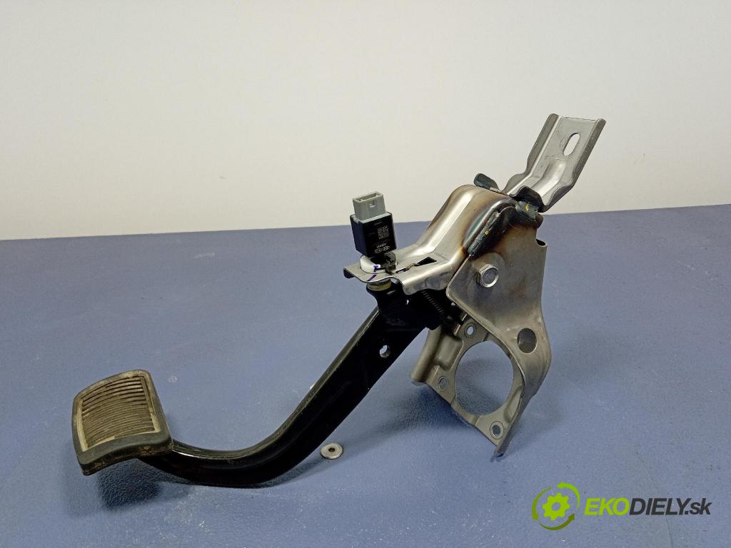 Kia Stonic 2024 pedále