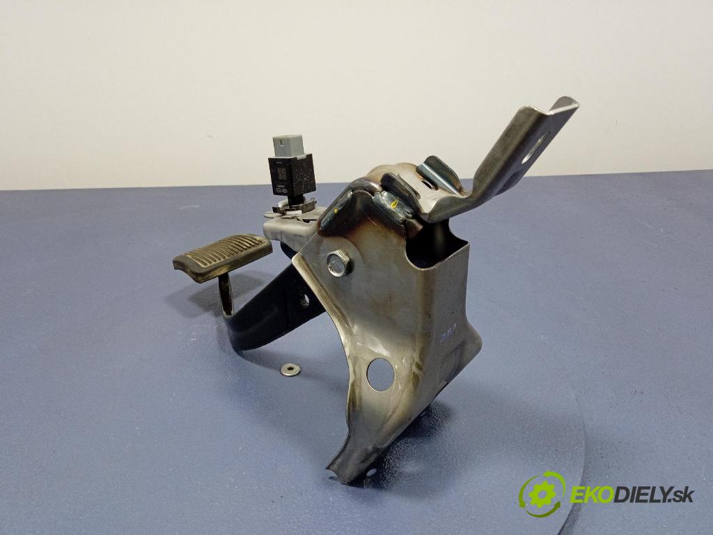 Kia Stonic 2024 pedále