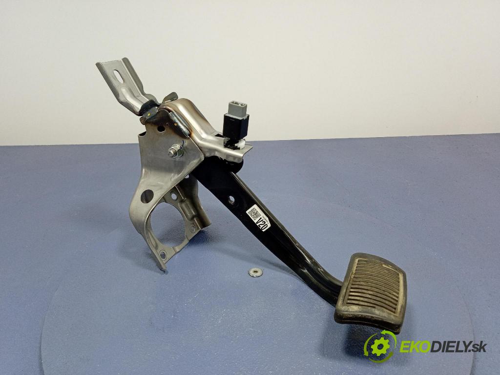 Kia Stonic 2024 pedále