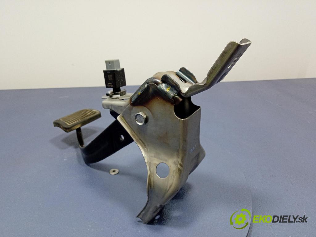 Kia Stonic 2024 pedále 