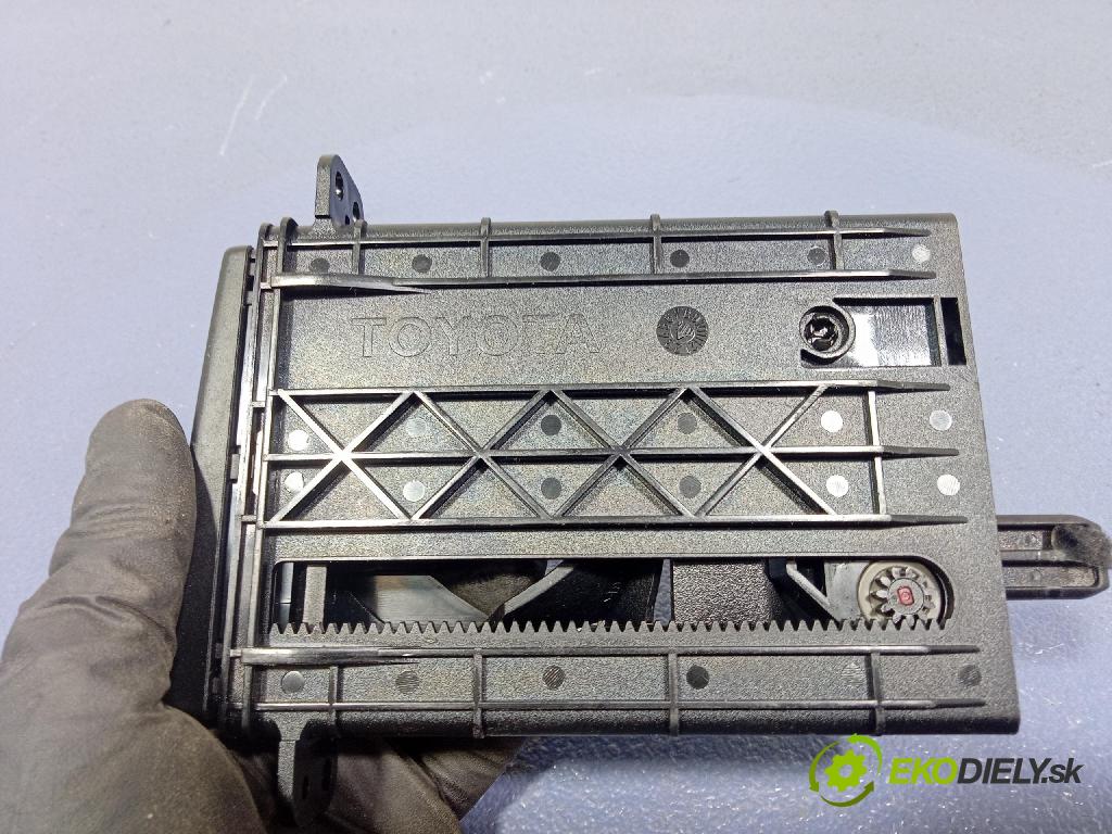 Toyota Avensis 2004 kastlík MT3509