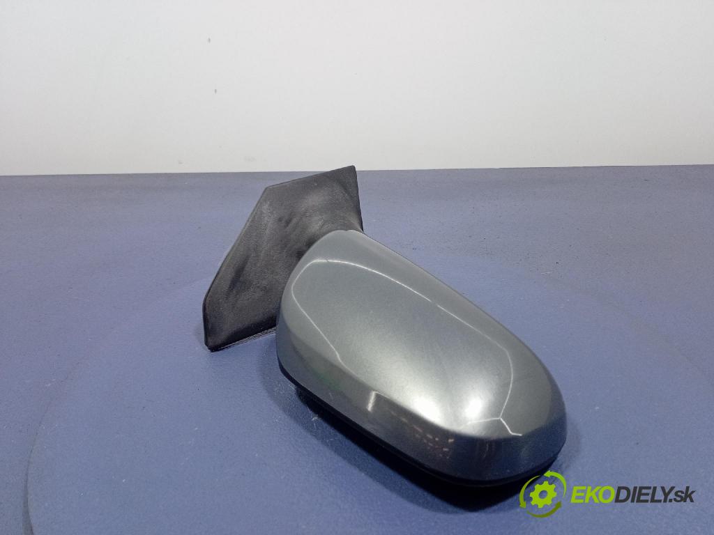 Toyota Avensis 2004 zpětné zrcátko prave