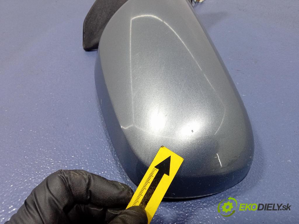 Toyota Avensis 2004 zpětné zrcátko prave