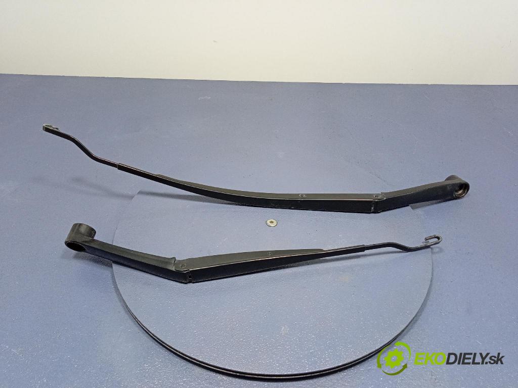 Kia Stonic 2024 Rameno: Stierače: Predné