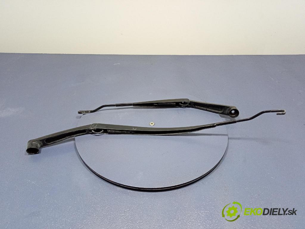 Kia Stonic 2024 Rameno: Stierače: Predné