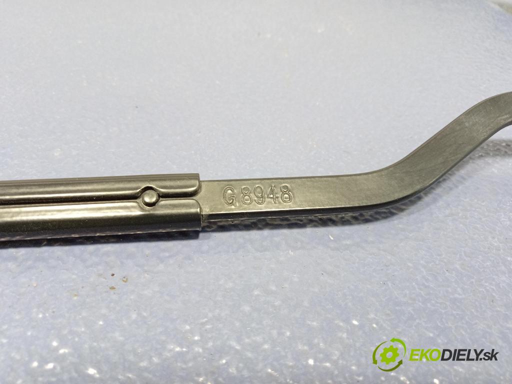 Kia Stonic 2024 Rameno: Stierače: Predné