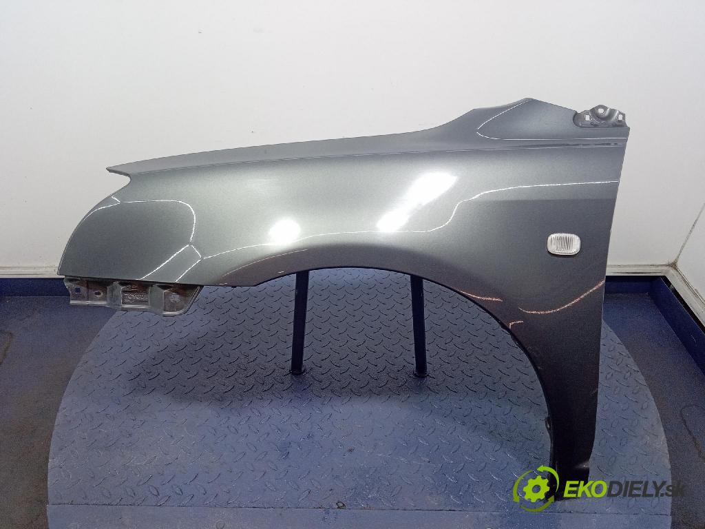 Toyota Avensis 2004 blatnik před Levý: