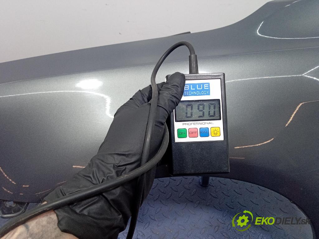 Toyota Avensis 2004 blatnik před Levý: