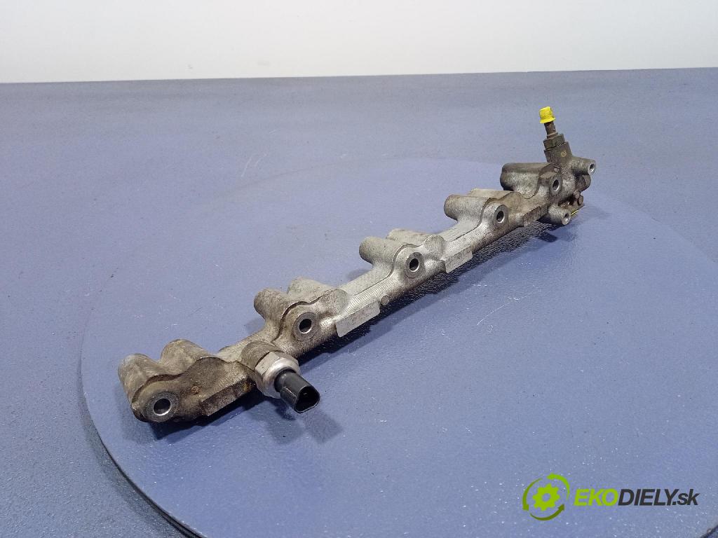 Toyota Avensis 2004 lišta Zásobování 89458-22010