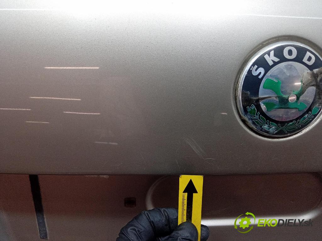 Skoda Octavia 2005 zadna dveře kufra: kufra: