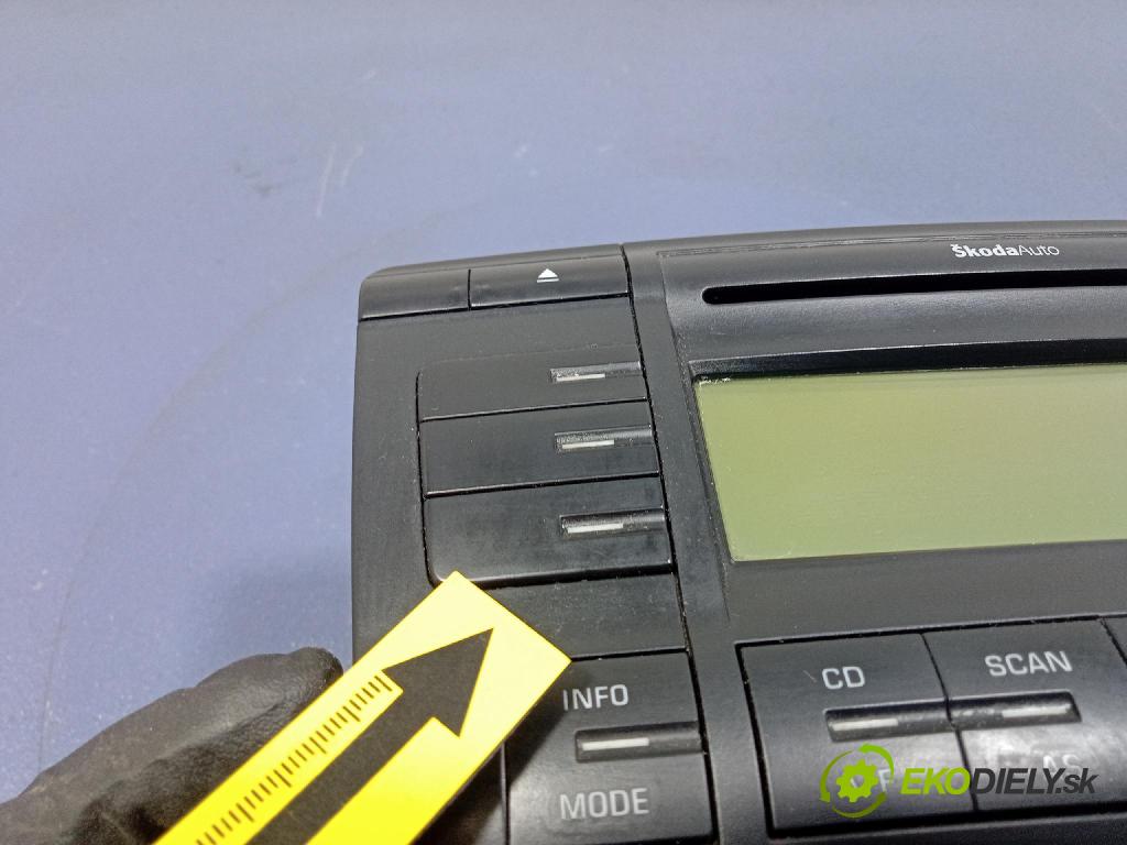 Skoda Octavia 2005 Radio I Navigácia: 1Z0035161A