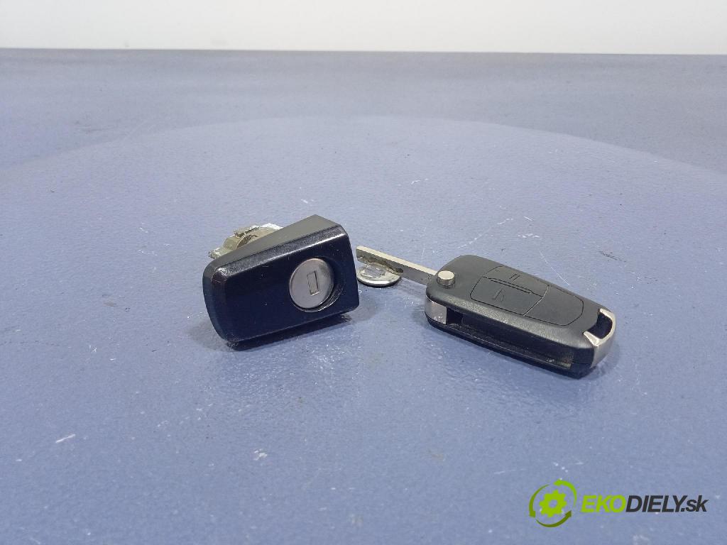 Opel Zafira 2006 řídící jednotka Motor: 12992406