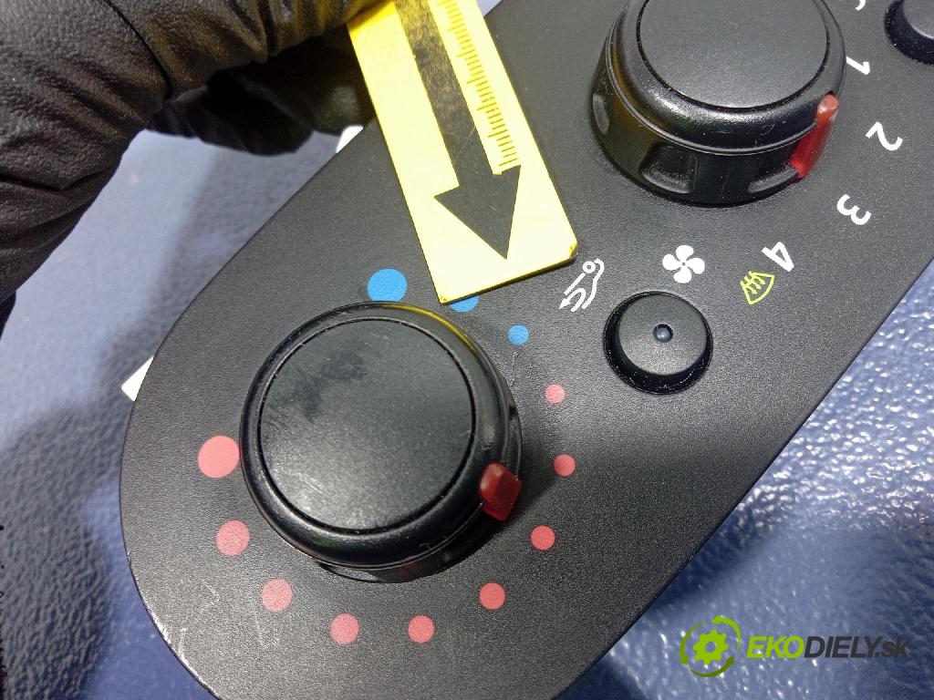 Opel Vivaro 2015 řídící jednotka 1093049