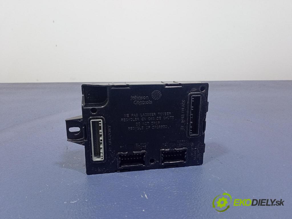 Opel Vivaro 2015 riadiaca jednotka 284B18533R