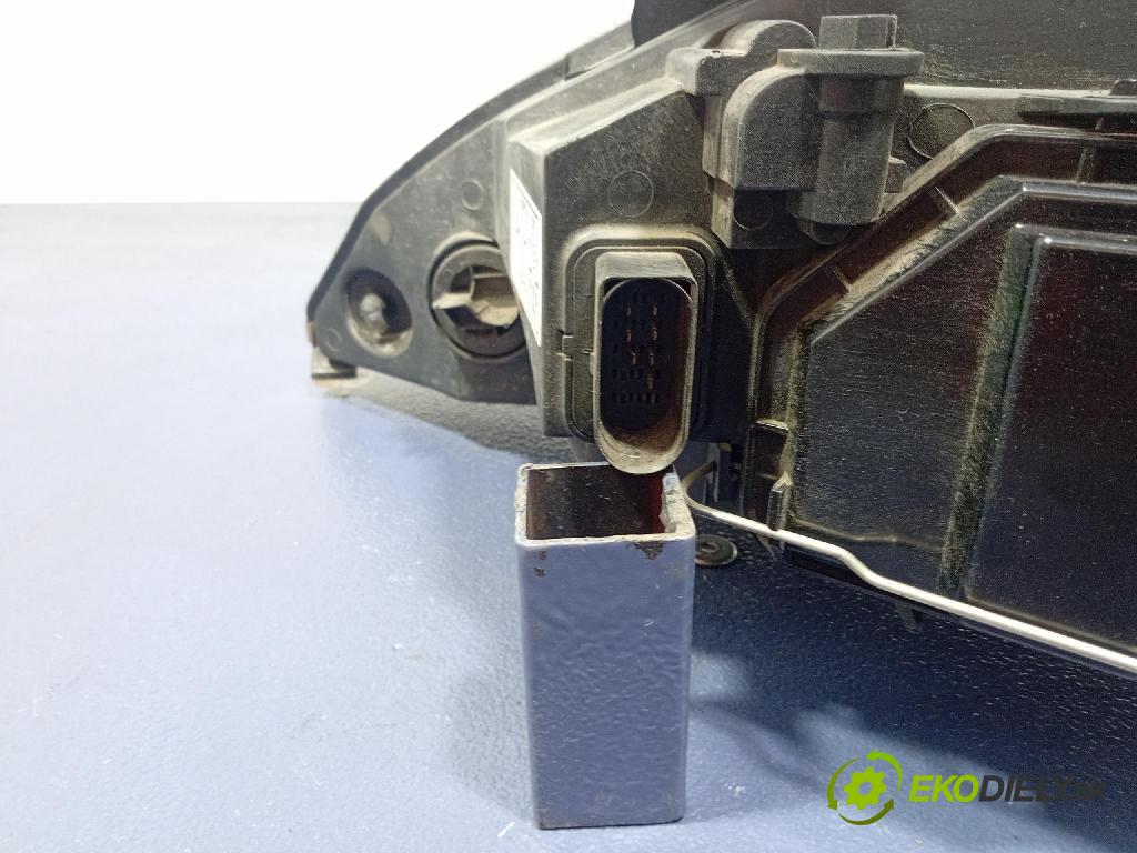 Ford Focus 2001 Reflektor: v pravo: 20-6347