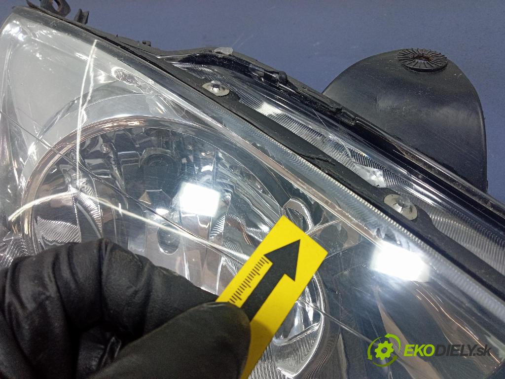 Ford Focus 2001 Reflektor: v pravo: 20-6347