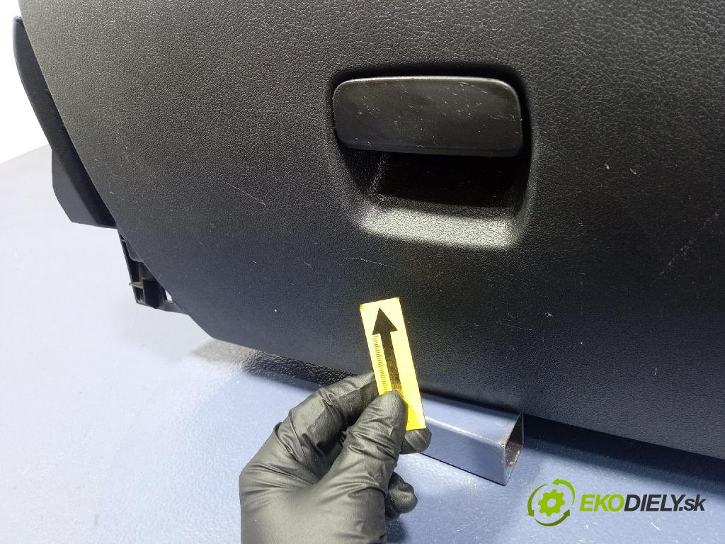 Opel Vivaro 2015 kastlík 681084386R