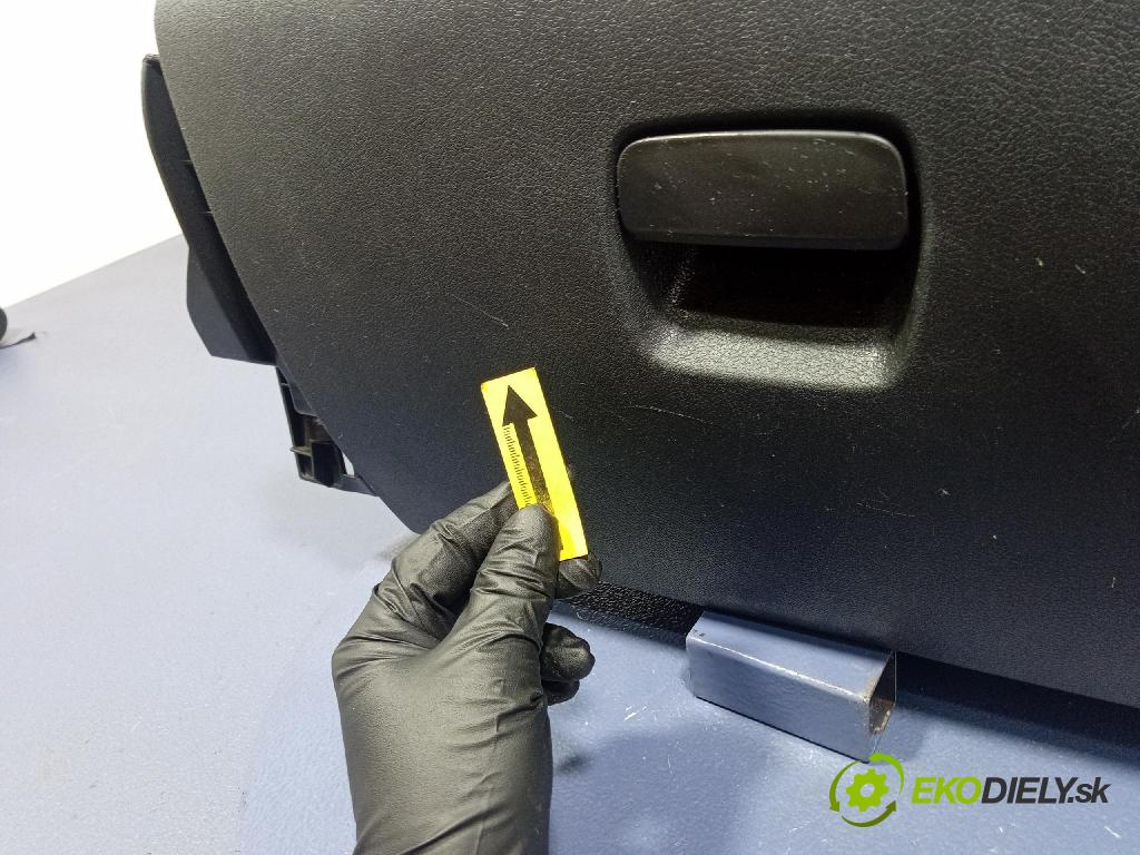 Opel Vivaro 2015 kastlík 681084386R