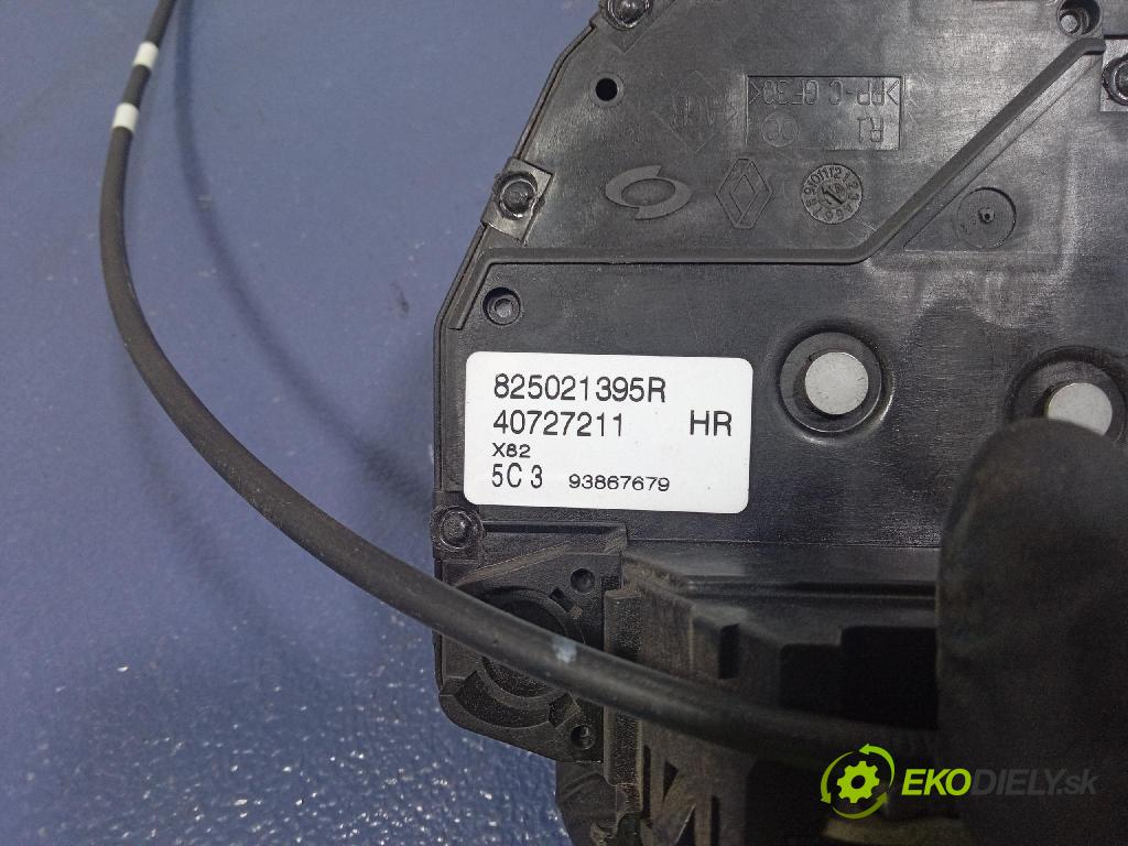 Opel Vivaro 2015 zámek dveře Zad: v pravo: 825021395R