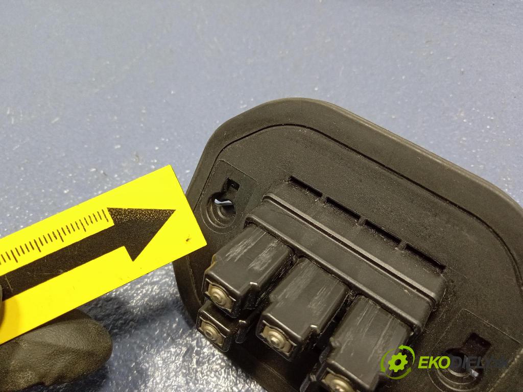 Ford Transit 2012 světlo v pravo: 10090748