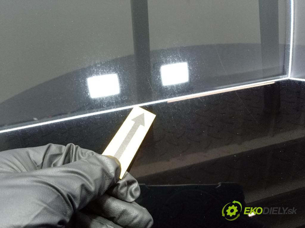 Opel Vivaro 2015 sklo Karoséria: zad