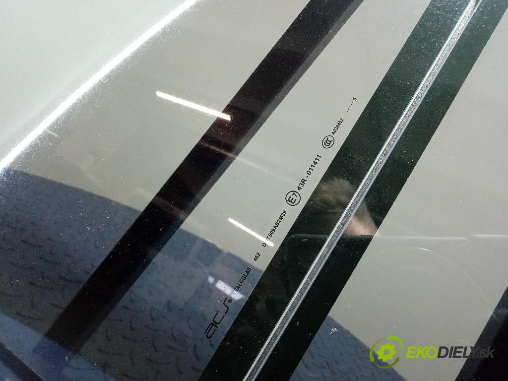 Opel Vivaro 2015 sklo dvere zad Prava: