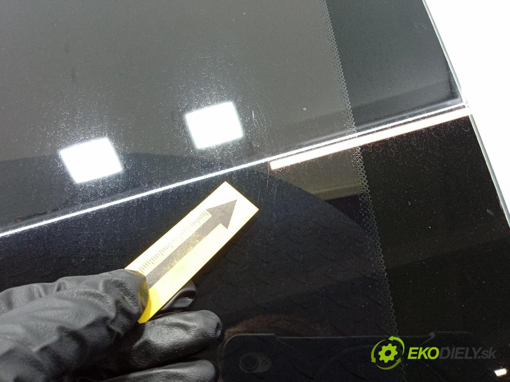 Opel Vivaro 2015 sklo dvere zad Prava: