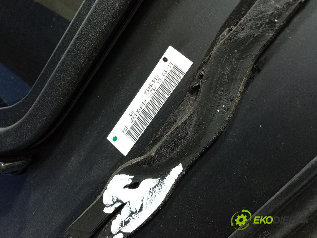 Opel Vivaro 2015 sklo dvere zad Prava: