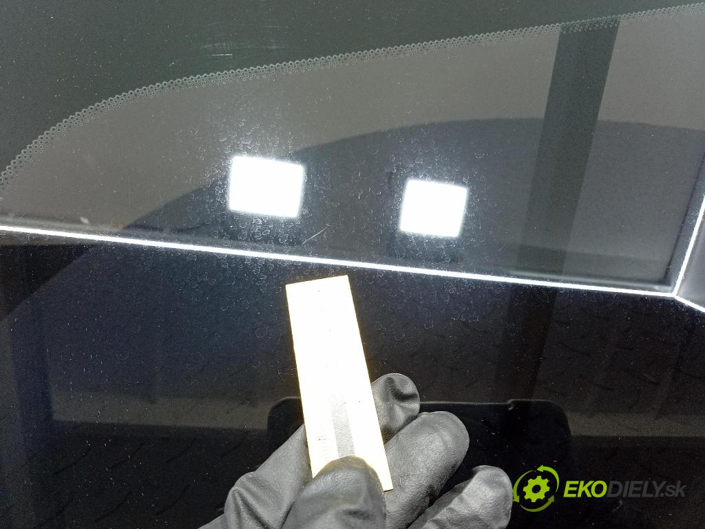 Opel Vivaro 2015 sklo Karosérie: Zad:
