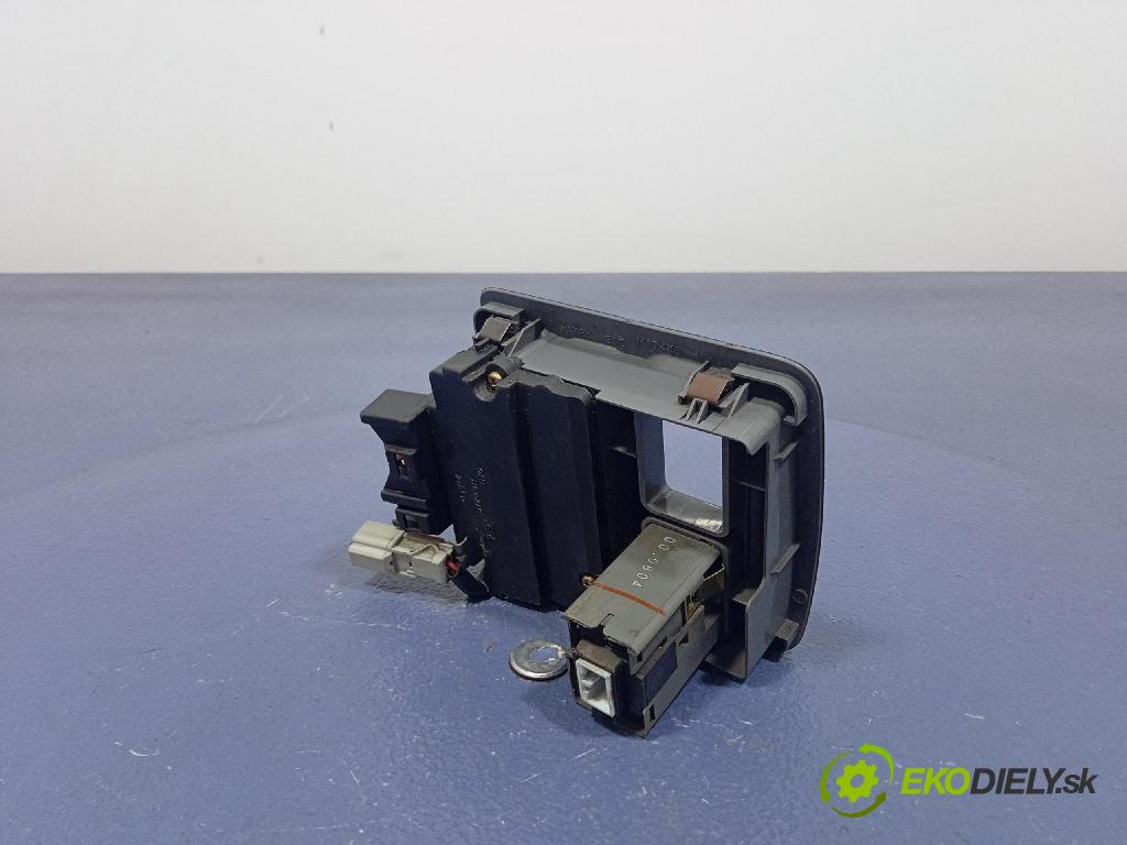 Honda Cr-v 2000 prepínač Okná: M17432