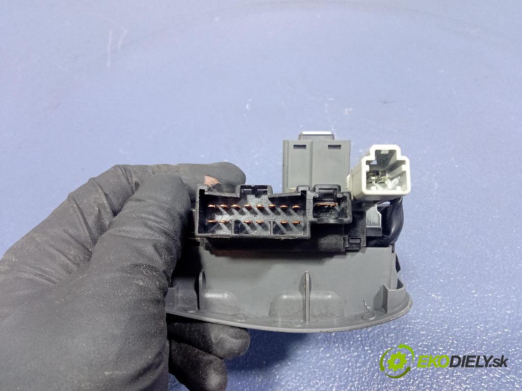 Honda Cr-v 2000 prepínač Okná: M17432