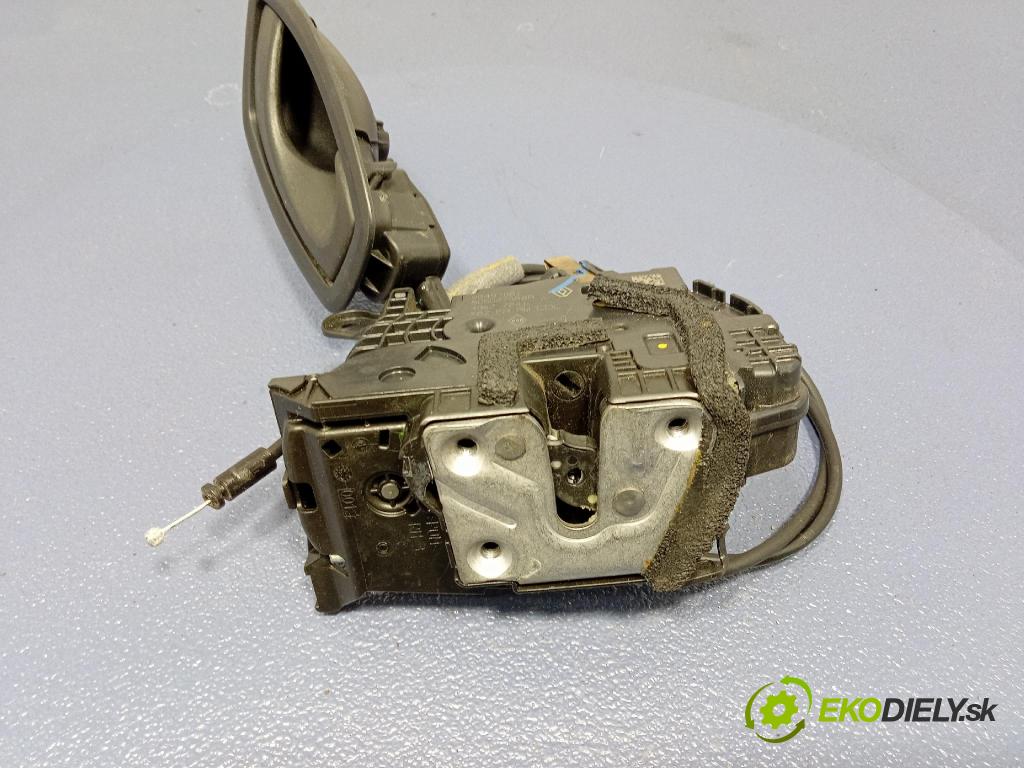 Opel Vivaro 2015 zámok dvere Predné v pravo: 805027088R