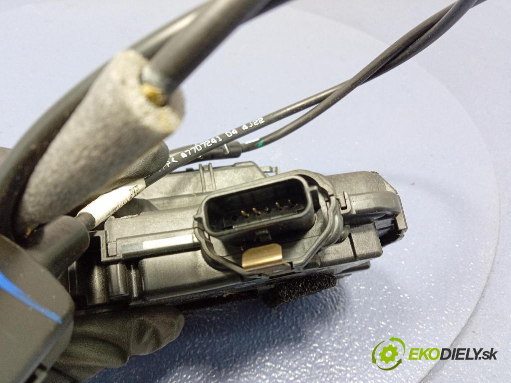 Opel Vivaro 2015 zámok dvere Predné v pravo: 805027088R