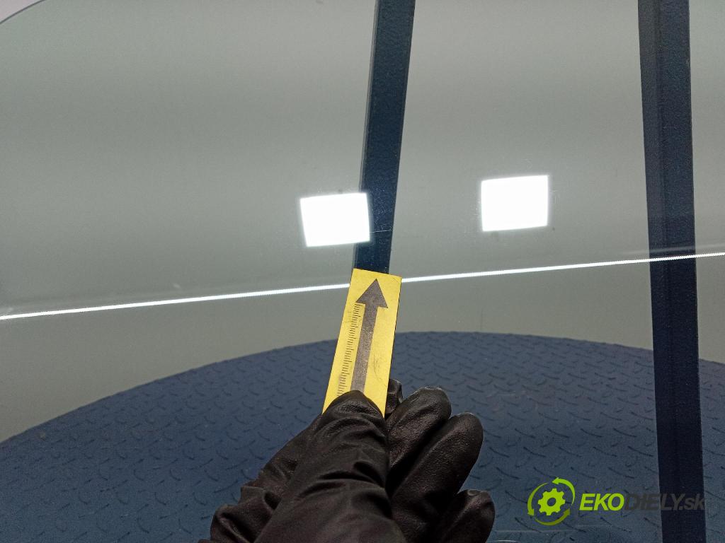 Opel Vivaro 2015 sklo dvere Predné Prava: