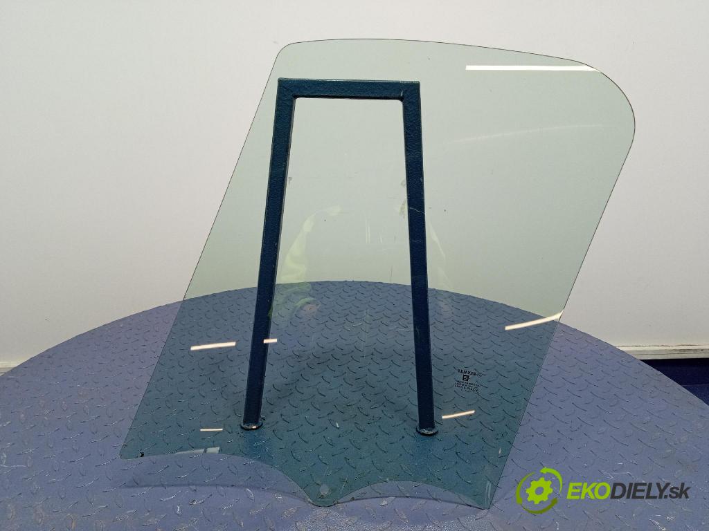 Opel Vivaro 2015 sklo dvere Predné Prava: