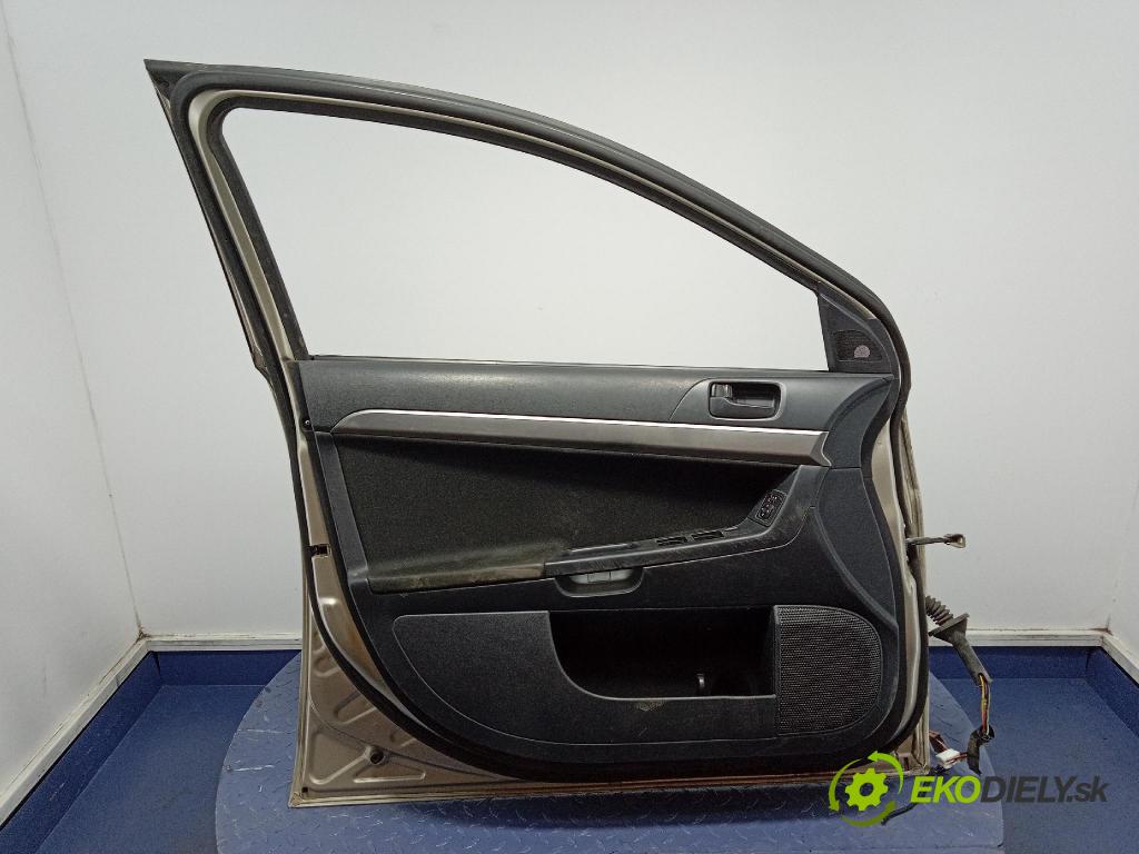 Opel Vivaro 2015 sklo dvere Predné Prava: