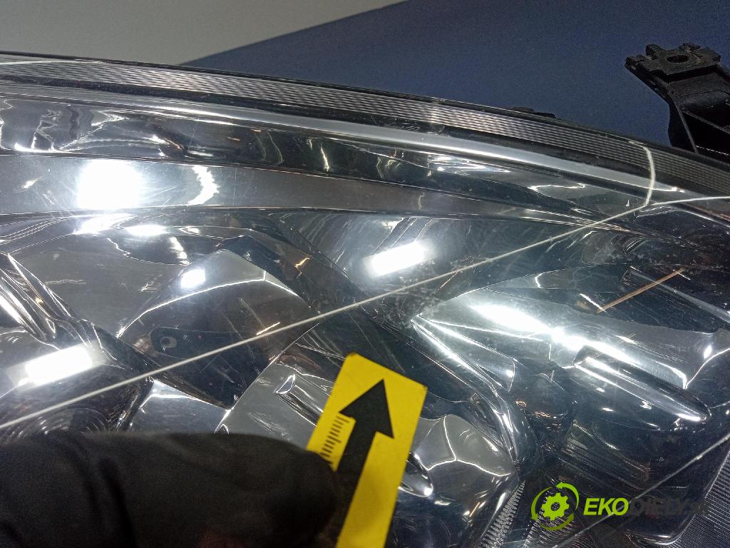 Opel Vectra 2007 Reflektor: v pravo: 442-1148R