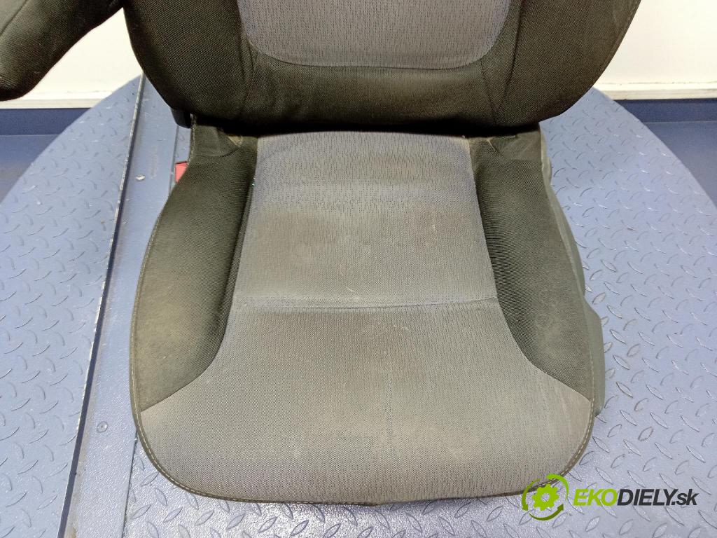 Opel Vivaro 2015 Sedačka Ovládače: