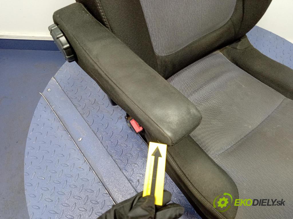Opel Vivaro 2015 Sedačka Ovládače: