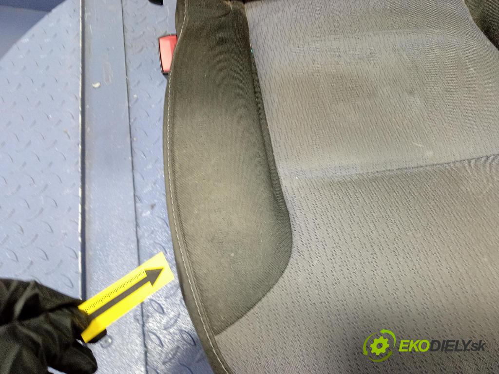 Opel Vivaro 2015 Sedačka Ovládače: