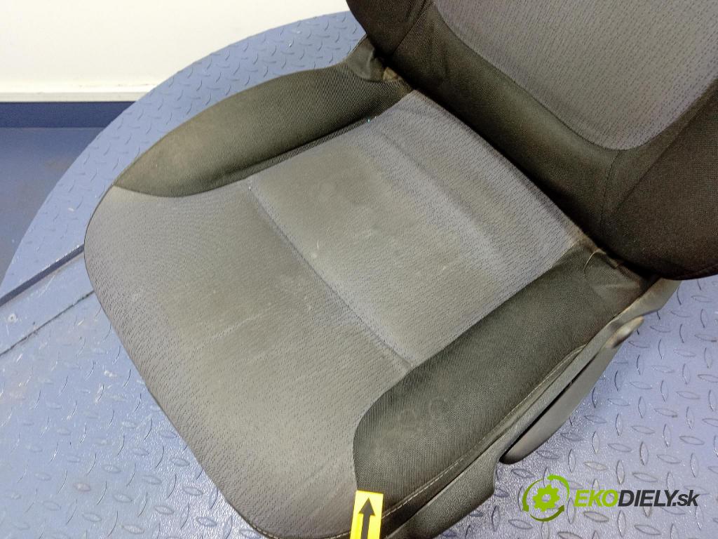 Opel Vivaro 2015 Sedačka Ovládače: